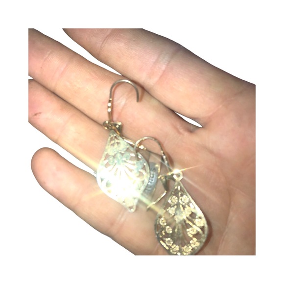 Elegant Gold Filigree Earrings - Picture 6 of 6